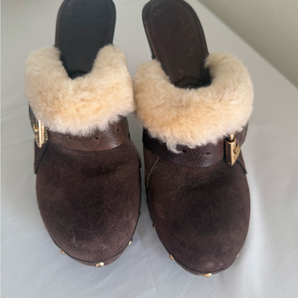Michael Kors: Brown Suede Clogs with Cream Fur Trim
